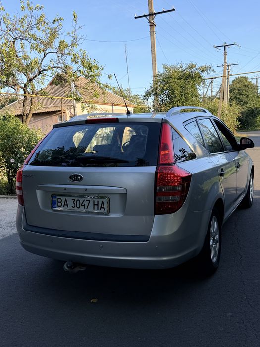 Kia ceed универсал, 1,6 бензин  2007 год