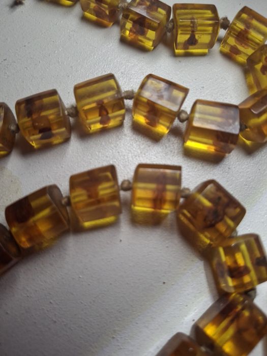 Długi naszyjnik BURSZTYN Bałtycki – KOSTKI 90 cm – Koniakowy