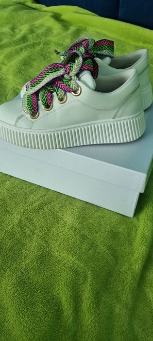 L'estrosa rozmiar 37