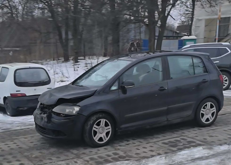 VW golf plus 2004 r. uszkodzony Rezerwacja do 12 .02 .2026 r.