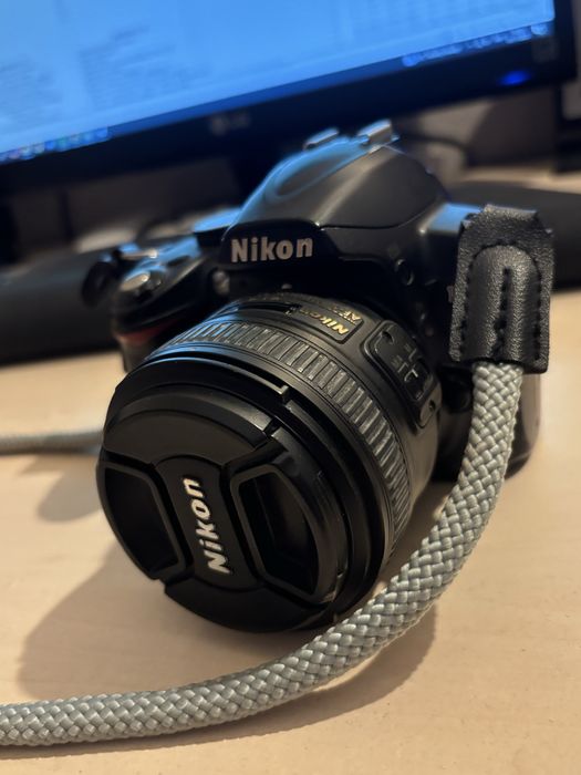 Фотоапарат Nikon d3000 + обʼєктив 50mm