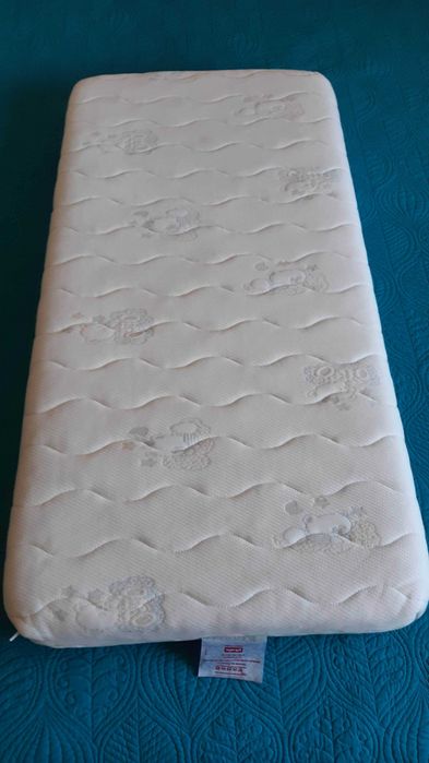 Cama de bebé ajustável, madeira maciça lacada a branco e acrílico, excelente estado