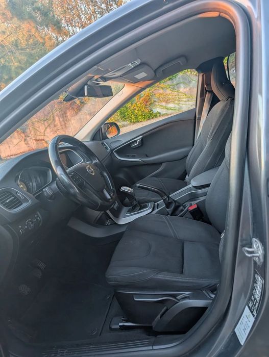 Volvo V40 D2 — foto 8