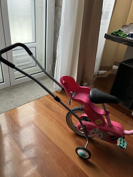 Bicicleta crianca rosa de aprendizagem