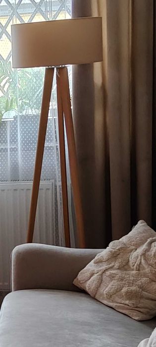 Lampa podłogowa trójnóg