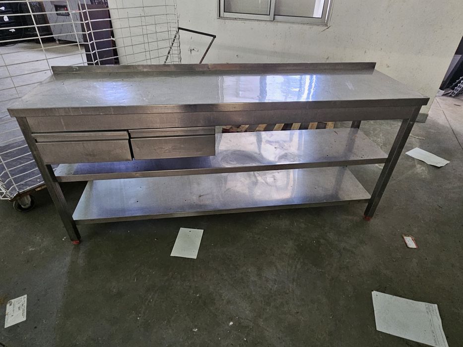 Bancada de inox com gavetas