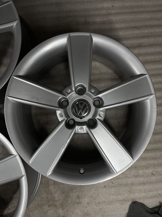 Диски R17 5x112 Et54 7J. Volkswagen Golf Jetta Skoda Octavia A5 A7