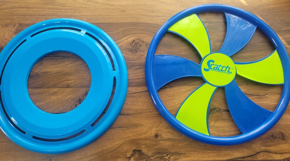 Frisbee latający dysk.