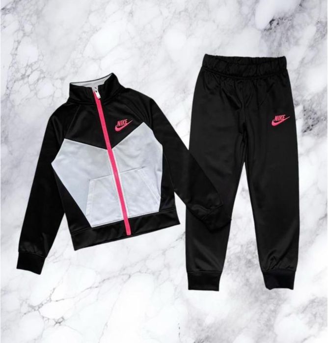 Спортивний костюм Nike оригінал на дівчинку 5-6 років