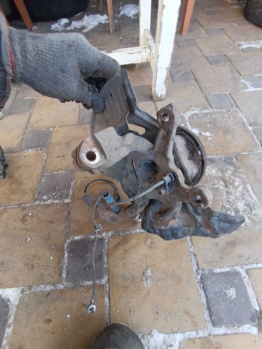 Цапфа БМВ Е46 Кулак поворотный BMW E46 ABS АБС БМВ Е46