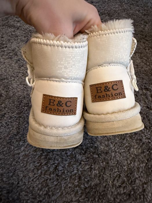 Дитячі угі на дівчинку