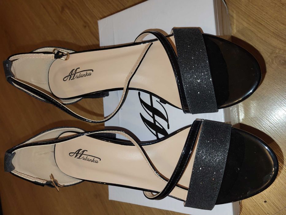 Sprzedam buty eleganckie damskie
