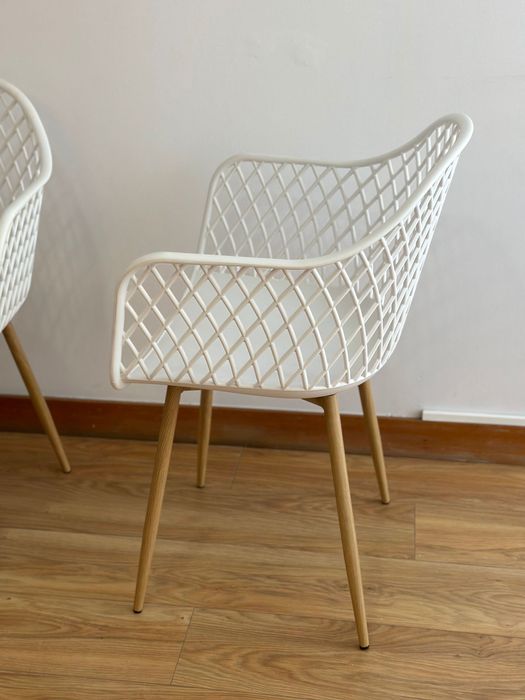 Cadeira branca versátil