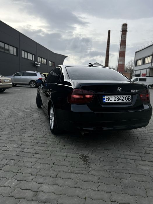 Bmw 320i 2007 2.0 бензин