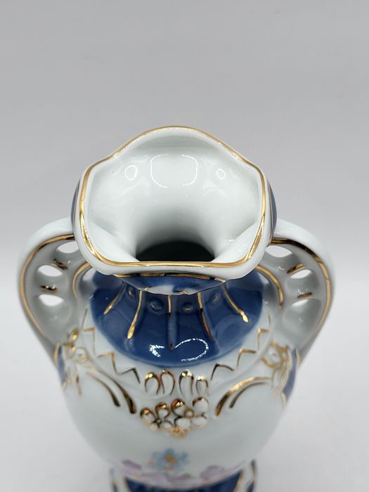 Porcelanowy wazonik Royal Dux