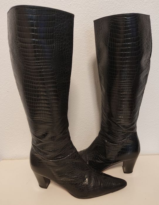 Dois pares de Botas femininas em pele