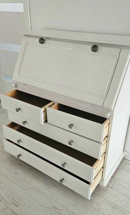 Drewniany prowansalski sekretarzyk Ikea