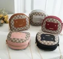 nietuzinkowa mała torebka ze zlotym Łańcuszkiem