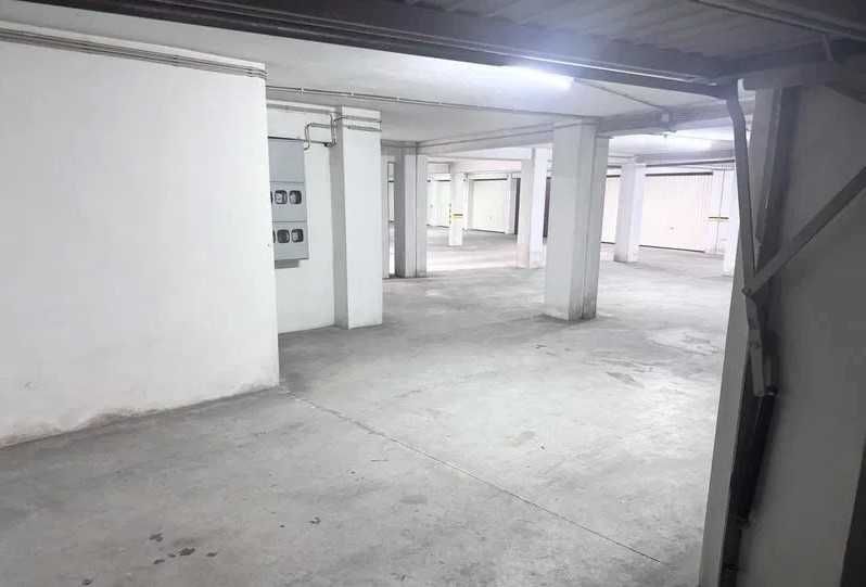Arrenda-se Garagem fechada