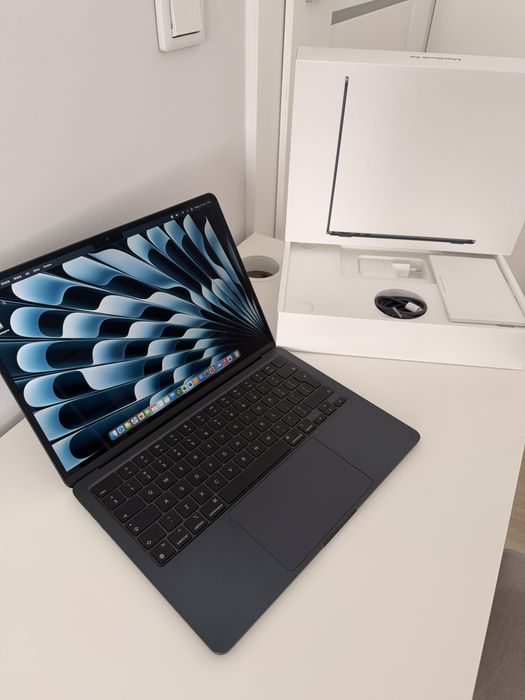 MacBook Air M2 13,6” | 8/256GB | Midnight | SUPER STAN | 96% Baterii + gratisy