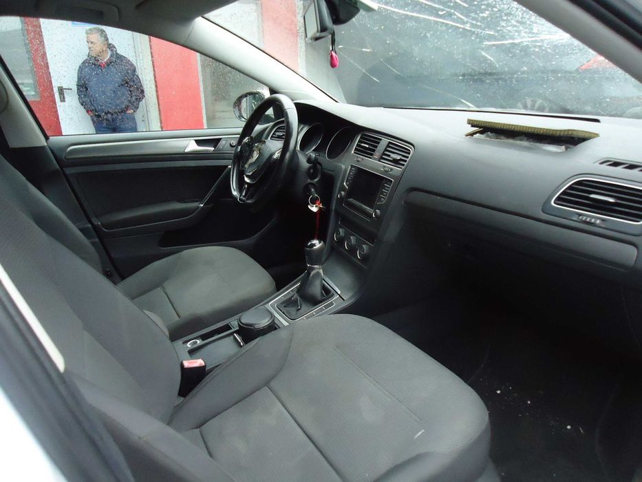 Volkswagen Golf VII 1.6 Tdi de 2013 sinistrado