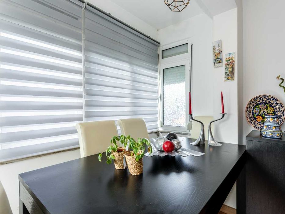 Mesa Extensível em Carvalho Francês Preto — Madeira Maciça 160cm