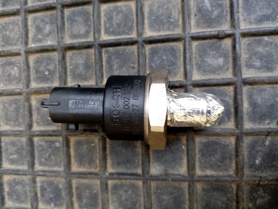 0281002522 Bosch датчик давления топлива