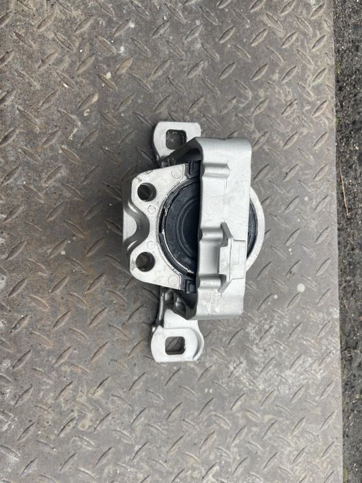 Подушка двигателя правая форд фокус 3 мазда 3 BK