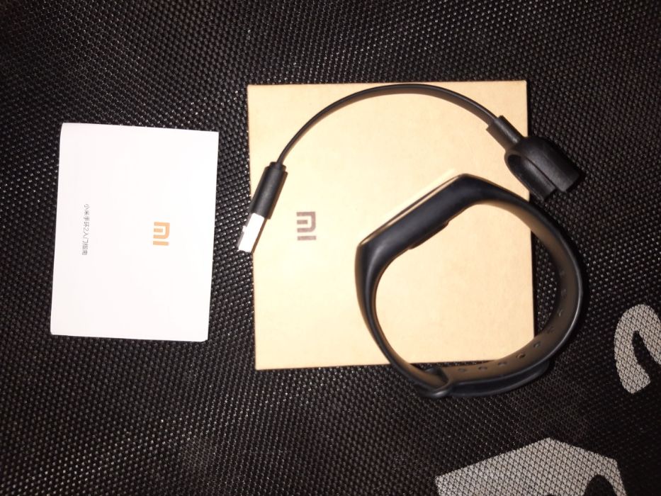 Фитнес-браслет Xiaomi Mi Band 2 Black, не заряжает
