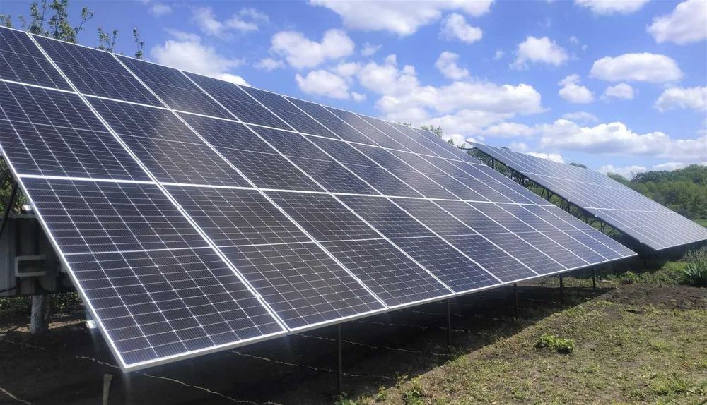 Монтаж сонячних панелей та підключення електростанцій инвертор Deye