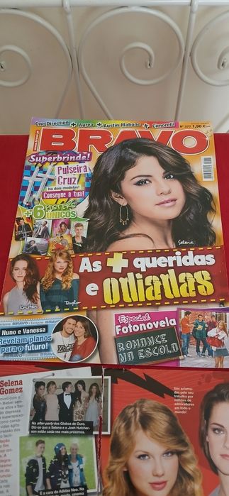 Capa Bravo + notícia Selena, Kristen e Taylor