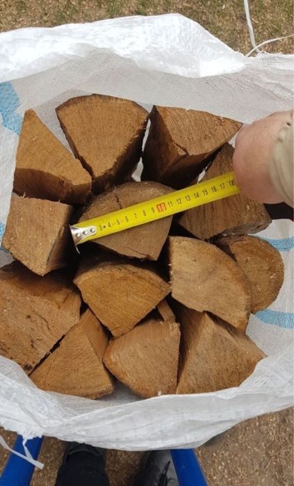 Дрова дуб рубані в мішках