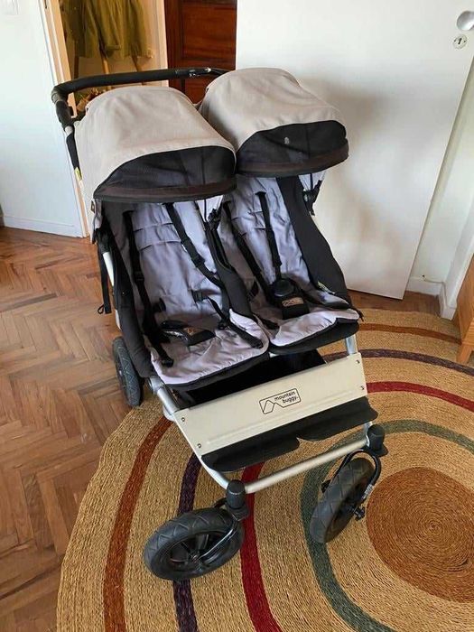 Carrinho duplo - gémeos Mountain buggy