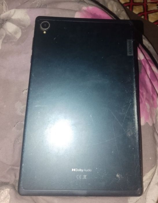 Продам планшет Lenovo з дефектом.
