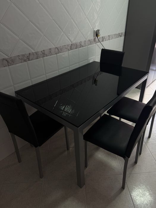 Mesa de cozinha com 4 cadeiras