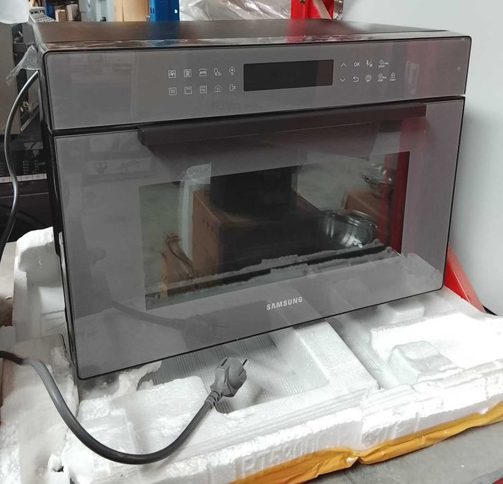 Forno de Micro-ondas com Convecção Samsung MW8000R