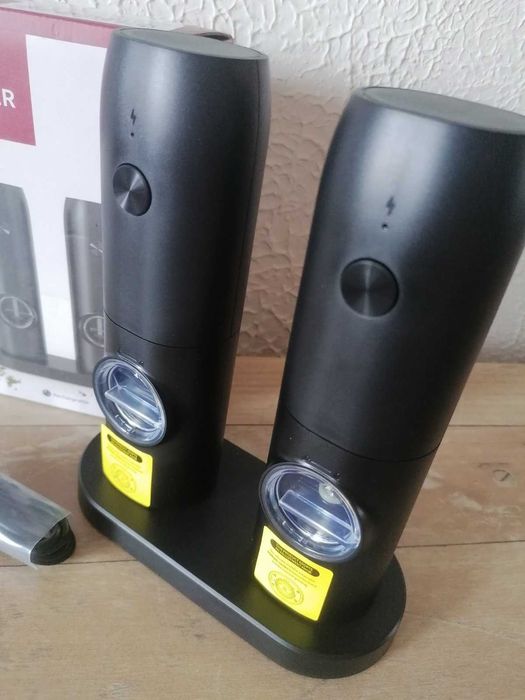 Набір електричних млинів для солі та перцю