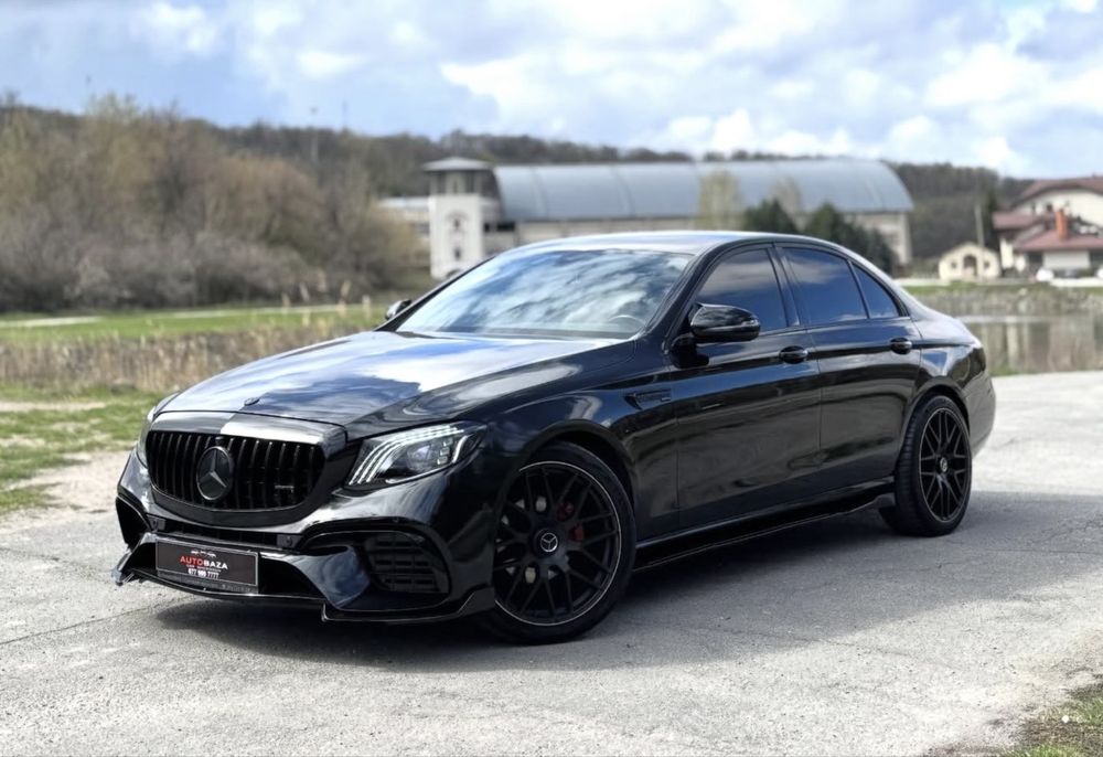 Mercedes e klasse w213 2016 год переодет в 63S обмен на крузак или Lx 570