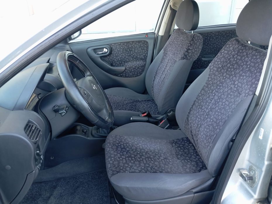 Opel corsa  1.2 CC. 130 mil kms reais 2003