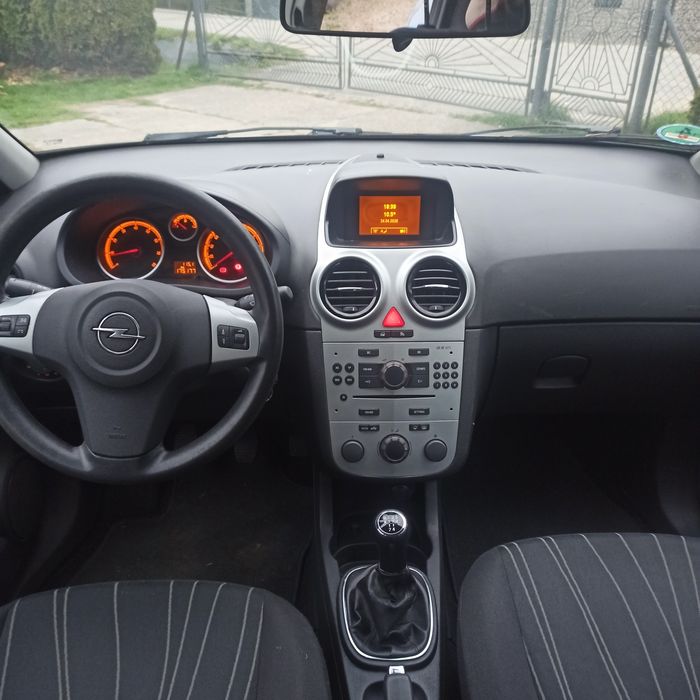Opel Corsa D 1,2 bagażnik na rowery