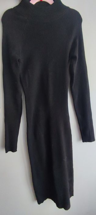 Sukienka sweterkowa czarna XS Reserved