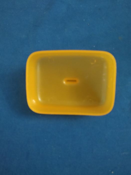 Manteigueira de plástico