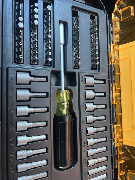 Девольт ! Набір біт для викрутки з гайковими насадками DeWALT