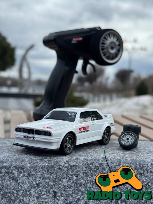 Дрифт машинка BMW E30 Mini Drift Белая на радиоуправлении 1:43 |  БМВ
