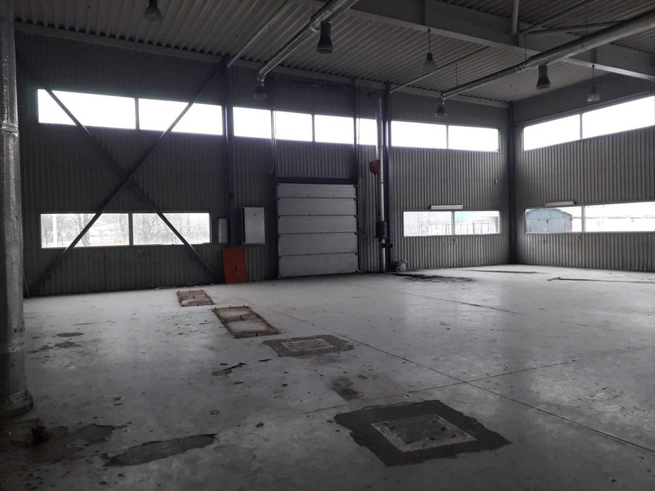 Продам приміщення автосалону
