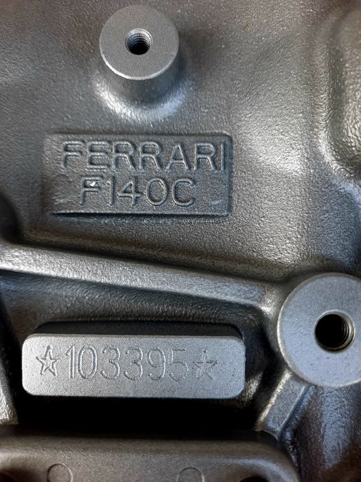 Stolik z boku silnik Ferrari 599 GTO V12 Stolik z silnika V12