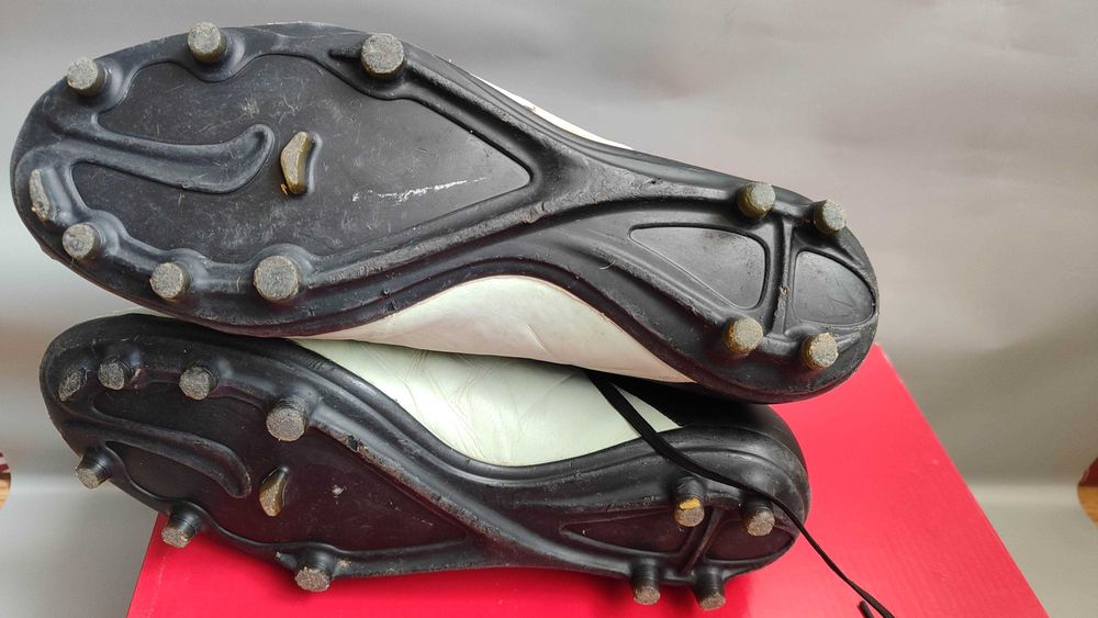 Футбольні бутси копи Nike кросівки