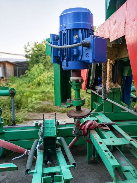 Trak taśmowy przewoźny z pełną hydrauliką + korowarka | Mobilny tartak
