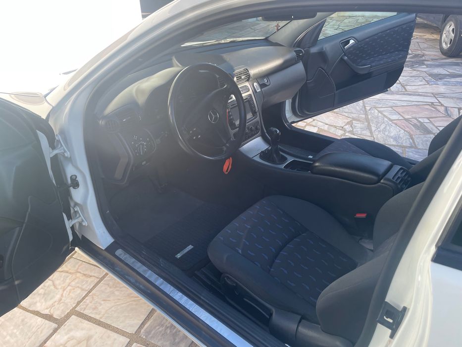 Mercedes benz sport coupe 220