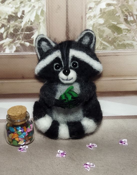 Єнот валяний з шерсті з кріпленням на сумку,одяг